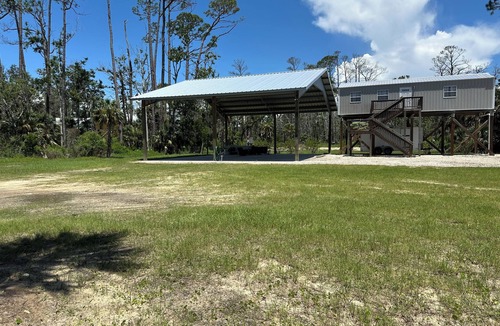 Steinhatchee RV Rental | RV site- Covered Pavillion area for enjoyment regardless of the weather!