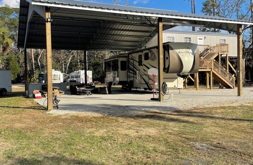 Steinhatchee RV Rental | RV site- Covered Pavillion area for enjoyment regardless of the weather!