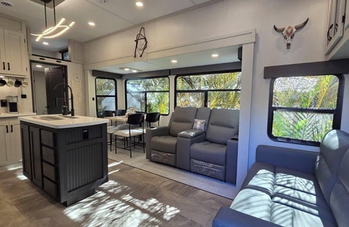 River Ranch Cottage | S'mores & Stars: The Ultimate Family RV Rental