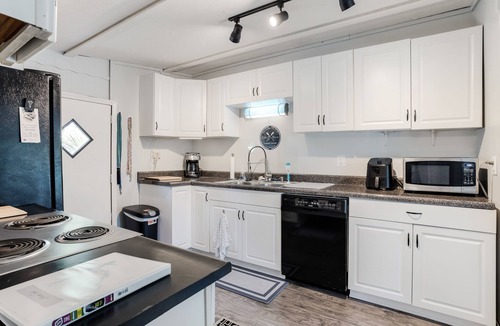 Townville House | Sailgate Escape/Waterfront Home w/Covered Dock & Big Views