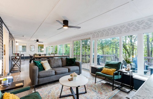 Townville House | Sailgate Escape/Waterfront Home w/Covered Dock & Big Views