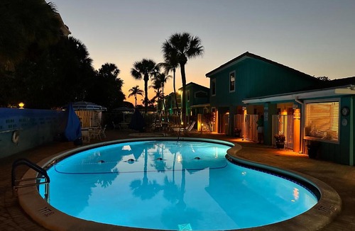 Palm Beach Shores Hotel | Sand Dune Shores