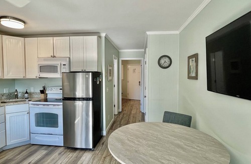 Hilton Head Island Condo | Sandy Feet Retreat-New Shower-Bikes Incl-Oceanview