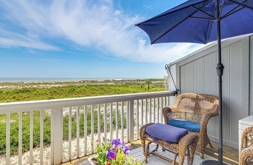 Oceanmarsh Subdivision Condo | Sandy Toes: Harbor Isl Pool & Beach Retreat