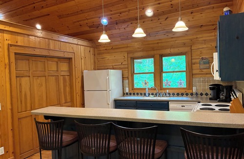 Wiley Cottage | Sapphire - A Lovely Cottage in the Woods with Mountain Scenery