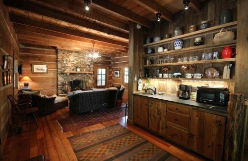 Pisgah Forest House | Sarah`s Cabin · Sarah`s Cabin in Pisgah Forest