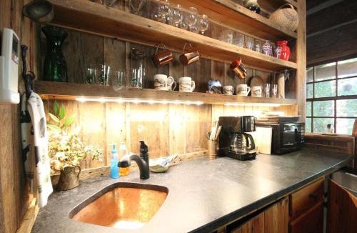 Pisgah Forest House | Sarah`s Cabin · Sarah`s Cabin in Pisgah Forest