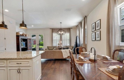 Gillespie Park House | Sarasota Pet Friendly Vaca Home | Balcony + Garage