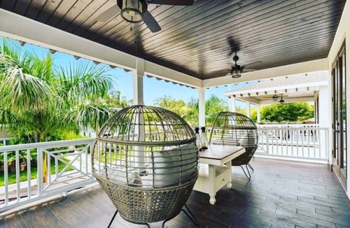Gillespie Park House | Sarasota Pet Friendly Vaca Home | Balcony + Garage
