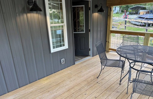 Pittsburg Cabin | Sassafras A - a cozy 2-bedroom cabinesque in charming East Bernstadt