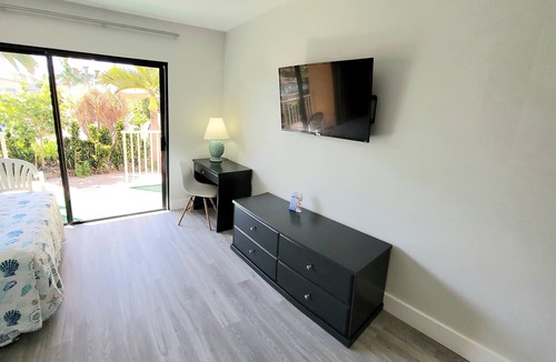 Treasure Island Hotel | Satellite Motel - Sea La Vie 103