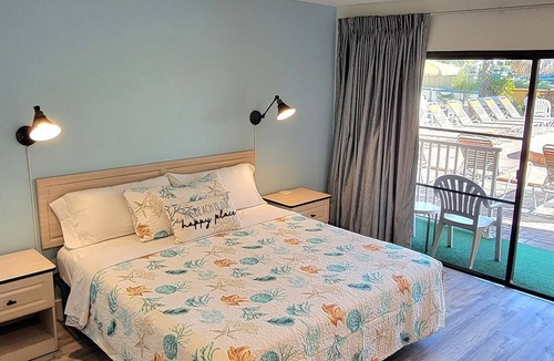 Treasure Island Hotel | Satellite Motel - Daze Off 105