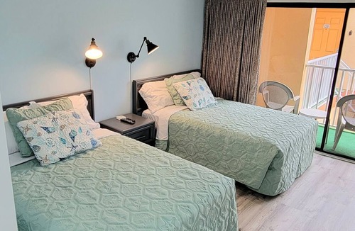 Treasure Island Hotel | Satellite Motel - Endless Summer 121