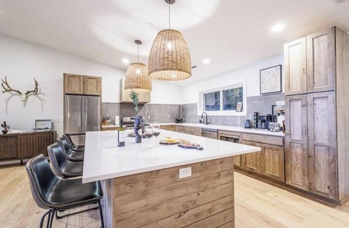 Bryson City House | Sauna & Cold Plunge Cabin + Mountain Wellness Retreat