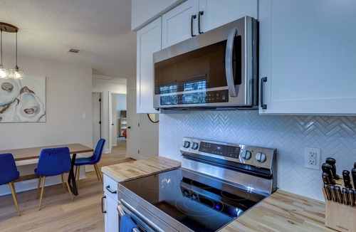 Savannah House | Savannah Escape~Hot Tub, Dog Friendly, Wifi & W/D