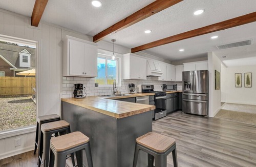Whitemarsh Island House | Savannah Home Hot Tub|Pool|Game Rm|Sleeps 8|Pets+