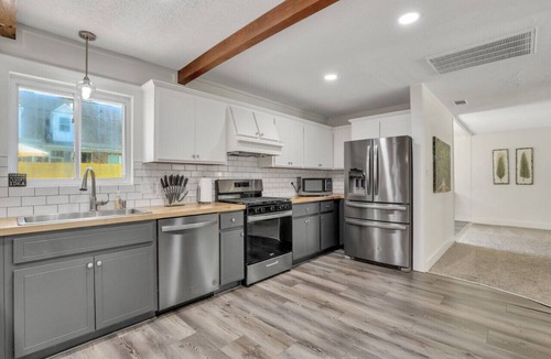 Whitemarsh Island House | Savannah Home Hot Tub|Pool|Game Rm|Sleeps 8|Pets+