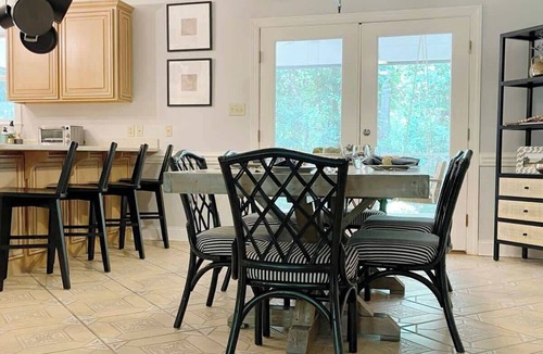Whitemarsh Island House | Savannah Home with Modern Airstream, Near Tybee