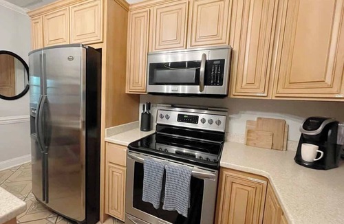 Whitemarsh Island House | Savannah Home with Modern Airstream, Near Tybee