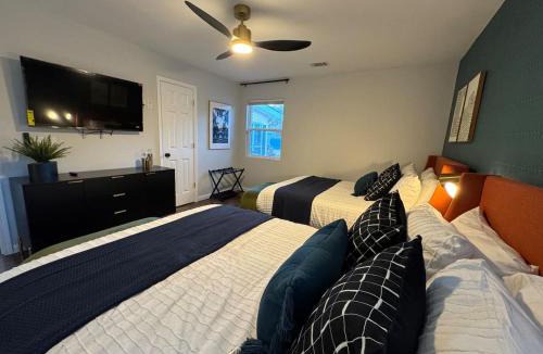 Isle of Hope Historic District House | Savannah Retreat|Htd Pool|Pickleball|Hot tb|Golf