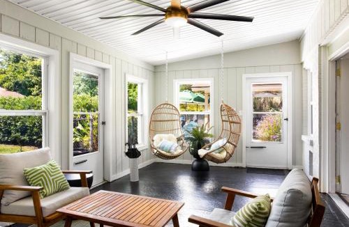 Isle of Hope Historic District House | Savannah Retreat with Pool,Golf,Hot tub, Sleeps 14