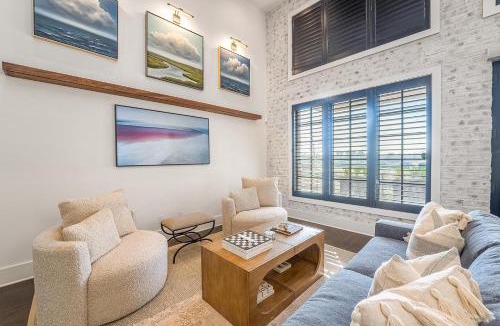 Hitch Village - Fred Wessels Homes House | Savannah Sunrise by Lucky Savannah