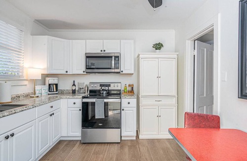Midtown Apartment | Savannah Vintage Haven - Thomas Square