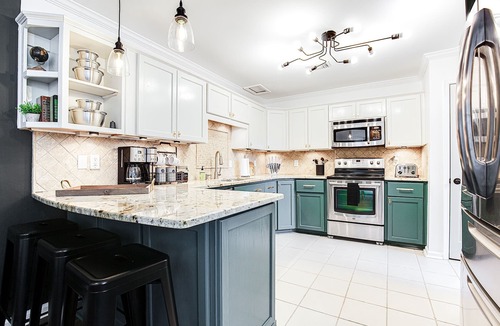 Town Center House | Scandi Style | King BR on Main | Near KSU | PetsOk