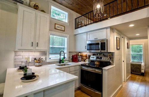 Monteagle Cabin | Scenic Mountain Cabin with Lake Access and Waterfall Views near South Cumberland State Park Tennessee