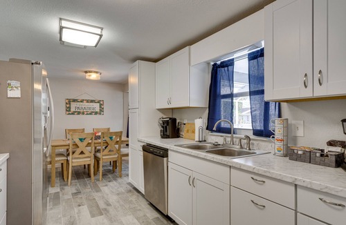 Port Charlotte House | Screened-In Lanai + Yard: Port Charlotte Retreat