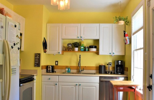 Thunderbolt Cottage | Screened Patio, Fenced Yard, & Pet Friendly!