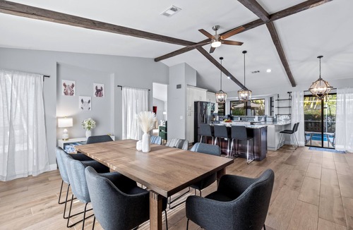 Greenview Shores House | Screened Pool + Firepit + Outdoor Lounge | Mins to WEF + Polo | Palm & Pool