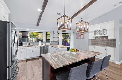 Greenview Shores House | Screened Pool + Firepit + Outdoor Lounge | Mins to WEF + Polo | Palm & Pool