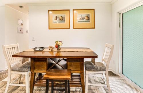 Russellville House | Screened Porch: Family-Friendly St Stephen Retreat
