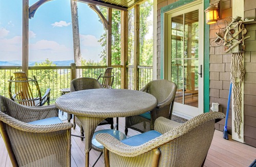 Mountain Air Condo | Screened Porch + Mtn Views: Luxe Burnsville Condo