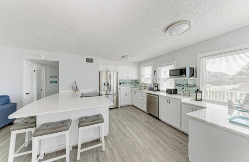 Ilexhurst House | Sea La Vie - DIRECT BEACH FRONT - by Island Real Estate Vacations
