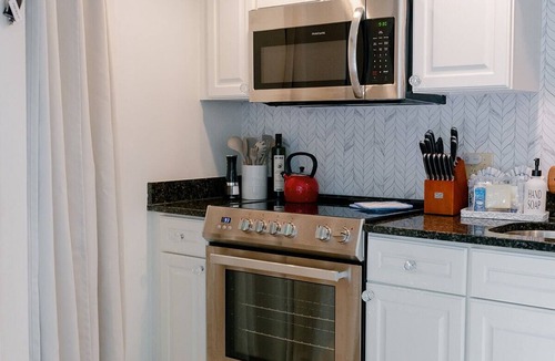 Oceanside Cottage | Sea Pines cottage dream, 5-minute walk to beach, pool, pet friendly