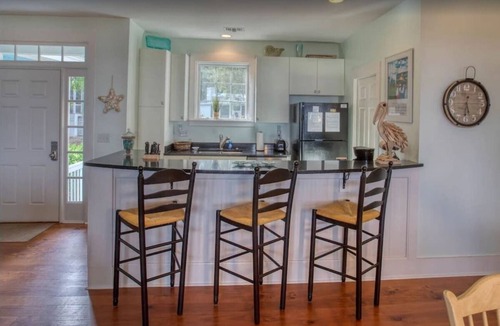 Melrose on the Beach House | Seaside Cottage 2BDR Oceanfront with Golf Cart