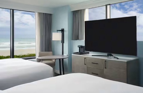 Cocoa Beach Hotel | Seaside Symphony | Heated Pool + Beach Bar | 1.7 mi to Alan Shepard Beach Park