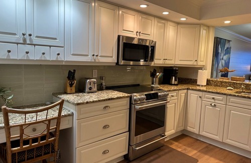 Central Beach Condo | SEASON 2027 AVAILABLE Renovated Beachfront Condo-Heart of Vero! Oceanfront pier