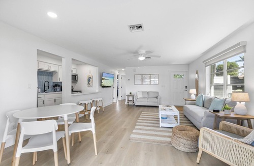 Isles of Capri House | Seasonal Waterfront Retreat – 2 Bedroom Duplex on the Isles of Capri