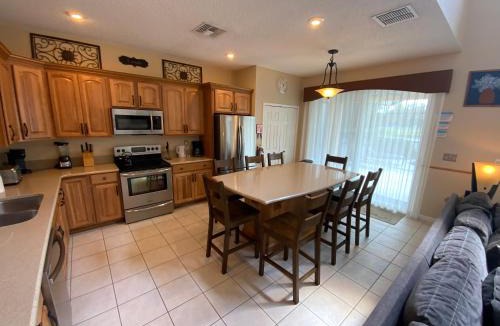Seasons House | Seasons Villa 6 bedrooms, 4 masters and water view