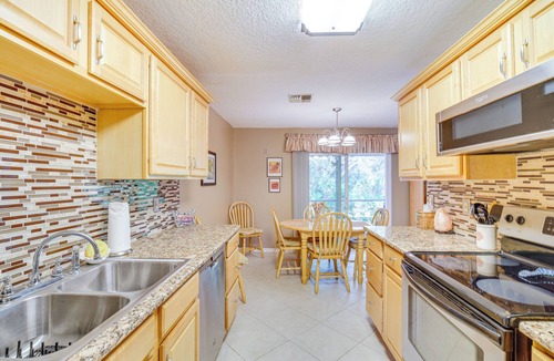 Sebastian Highlands Cottage | Sebastian Home w/Screened Lanai: 8 Mi to Beach!