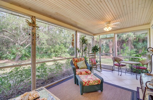 Sebastian Highlands Cottage | Sebastian Home w/Screened Lanai: 8 Mi to Beach!
