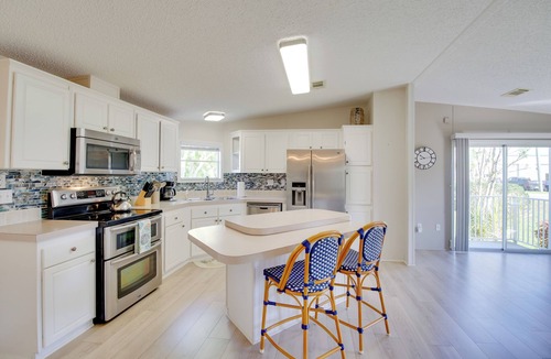 Sebastian Cottage | Sebastien Cottage w/Screened Porch, 5 Mi to Beach
