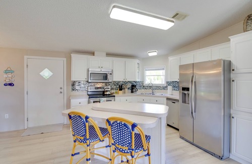 Sebastian Cottage | Sebastien Cottage w/Screened Porch, 5 Mi to Beach