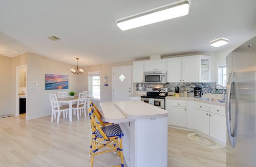 Sebastian Cottage | Sebastien Cottage w/Screened Porch, 5 Mi to Beach