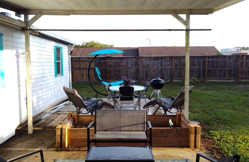 Florida South Atlantic Coast House | Sebring's lil sister town! Huge fenced yard. Pets welcome. Swimming lake nearby.