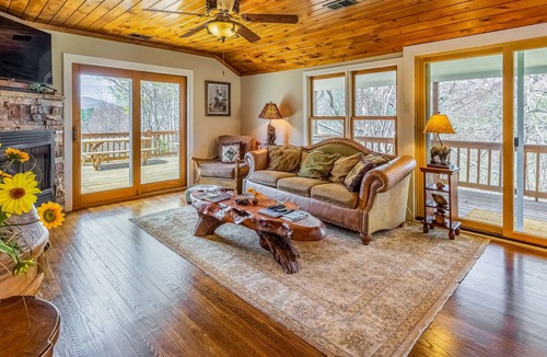 Glenville Cabin | Secluded lakeside cottage on 1.25 acres with wraparound deck, firepit & AC