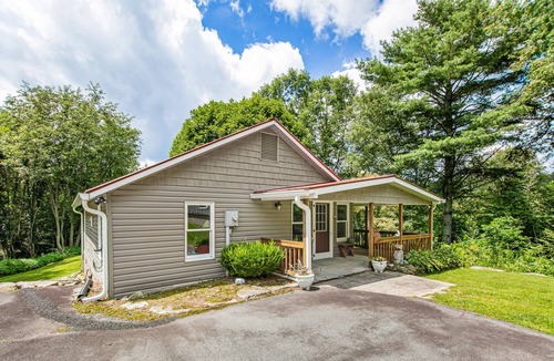 Glenville Cabin | Secluded lakeside cottage on 1.25 acres with wraparound deck, firepit & AC